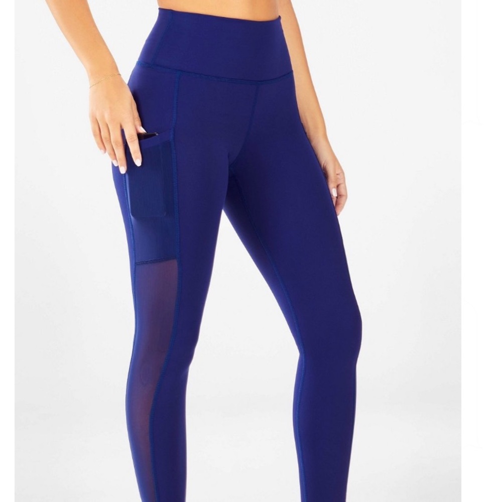 Fabletics Mila High-Waisted Pocket Legging